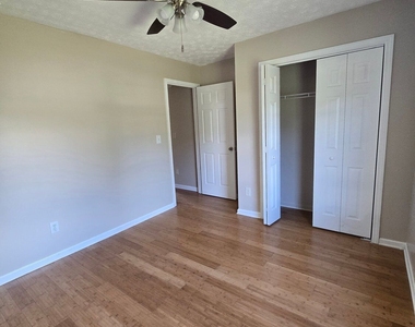 585 Forest Hills Path - Photo Thumbnail 16