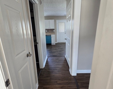 585 Forest Hills Path - Photo Thumbnail 7