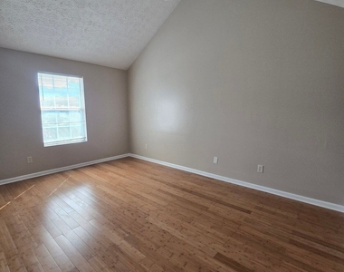 585 Forest Hills Path - Photo Thumbnail 20