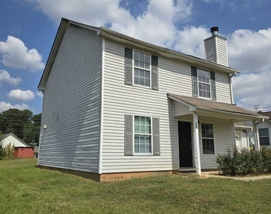 585 Forest Hills Path - Photo Thumbnail 3