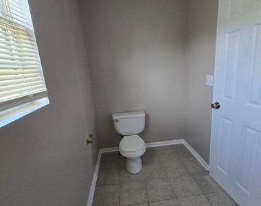 585 Forest Hills Path - Photo Thumbnail 25