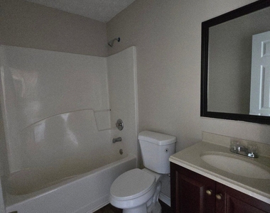 585 Forest Hills Path - Photo Thumbnail 8