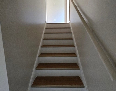 585 Forest Hills Path - Photo Thumbnail 14