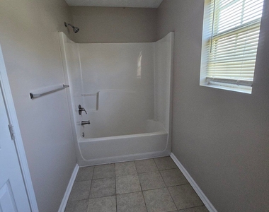 585 Forest Hills Path - Photo Thumbnail 24