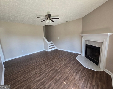 585 Forest Hills Path - Photo Thumbnail 4