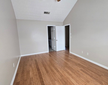 585 Forest Hills Path - Photo Thumbnail 21