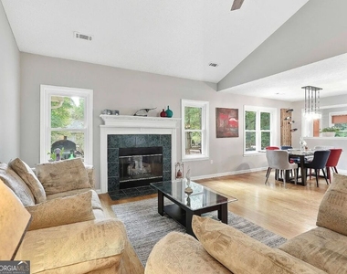 102 Belvedere Lane - Photo Thumbnail 4