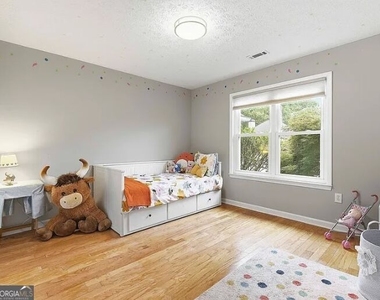 102 Belvedere Lane - Photo Thumbnail 12