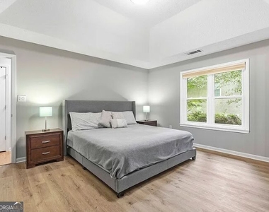 102 Belvedere Lane - Photo Thumbnail 16