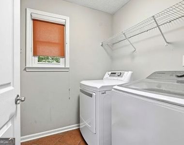 102 Belvedere Lane - Photo Thumbnail 9