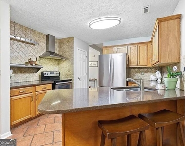 102 Belvedere Lane - Photo Thumbnail 6