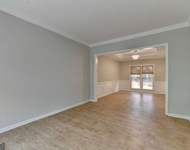 2835 Crestmont Court - Photo Thumbnail 10