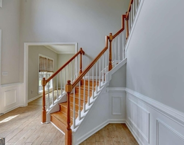 2835 Crestmont Court - Photo Thumbnail 5