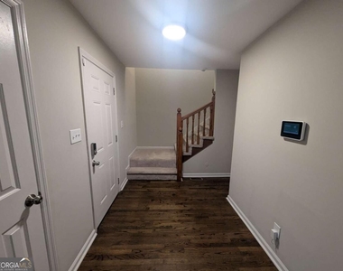 1611 Creek Pond Cove - Photo Thumbnail 15