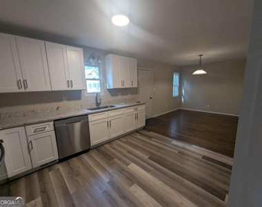 1611 Creek Pond Cove - Photo Thumbnail 5