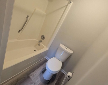 1611 Creek Pond Cove - Photo Thumbnail 8