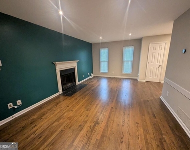 1611 Creek Pond Cove - Photo Thumbnail 3