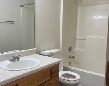 222 Garretts Drive - Photo Thumbnail 13