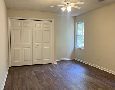 222 Garretts Drive - Photo Thumbnail 12