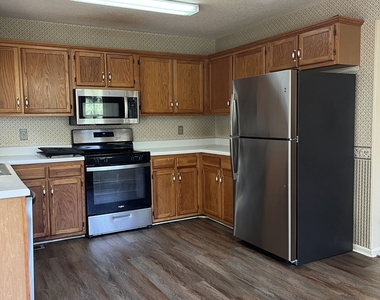222 Garretts Drive - Photo Thumbnail 4