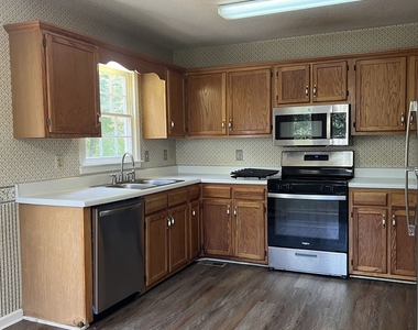 222 Garretts Drive - Photo Thumbnail 3