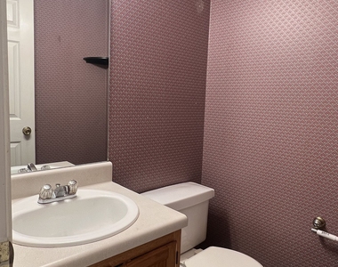 222 Garretts Drive - Photo Thumbnail 5