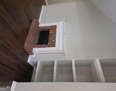 35 Montgomery Court - Photo Thumbnail 4