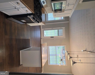 35 Montgomery Court - Photo Thumbnail 6