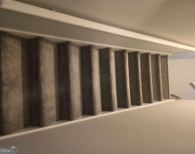 35 Montgomery Court - Photo Thumbnail 12