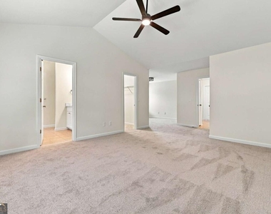 1422 Fountain Lakes Drive - Photo Thumbnail 14