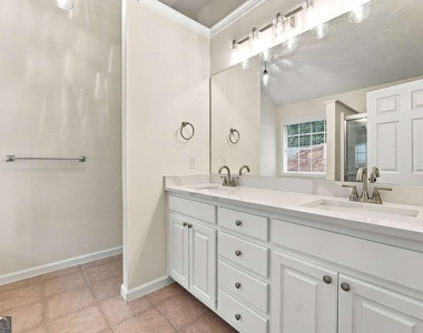 1422 Fountain Lakes Drive - Photo Thumbnail 19