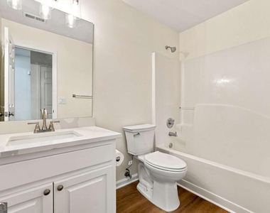 1422 Fountain Lakes Drive - Photo Thumbnail 22