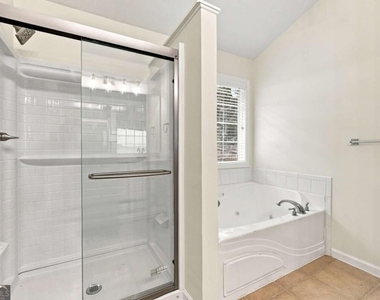 1422 Fountain Lakes Drive - Photo Thumbnail 20