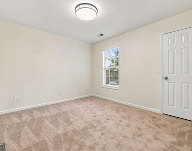 1422 Fountain Lakes Drive - Photo Thumbnail 15