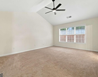 1422 Fountain Lakes Drive - Photo Thumbnail 13