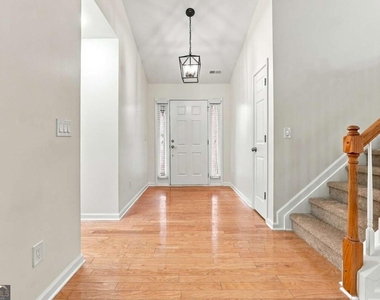 1422 Fountain Lakes Drive - Photo Thumbnail 2