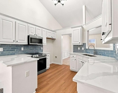1422 Fountain Lakes Drive - Photo Thumbnail 9