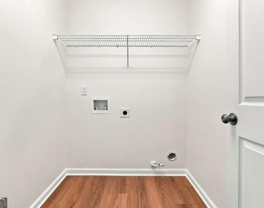 1422 Fountain Lakes Drive - Photo Thumbnail 11
