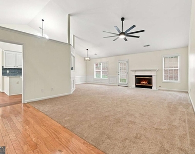 1422 Fountain Lakes Drive - Photo Thumbnail 6