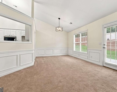 1422 Fountain Lakes Drive - Photo Thumbnail 7