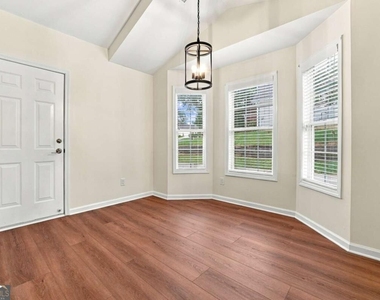 1422 Fountain Lakes Drive - Photo Thumbnail 12
