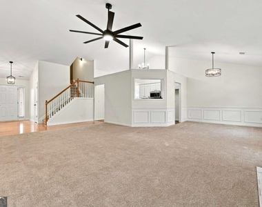 1422 Fountain Lakes Drive - Photo Thumbnail 3