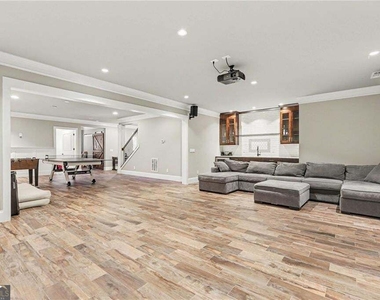 9035 Sunbury Place - Photo Thumbnail 33