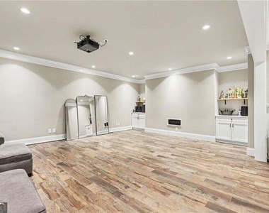 9035 Sunbury Place - Photo Thumbnail 32