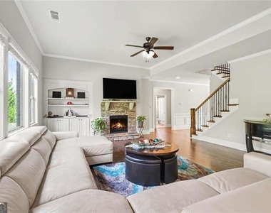 9035 Sunbury Place - Photo Thumbnail 8