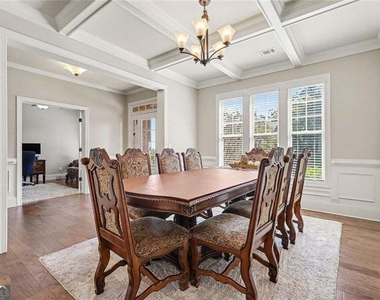 9035 Sunbury Place - Photo Thumbnail 10