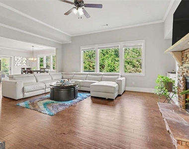 9035 Sunbury Place - Photo Thumbnail 7