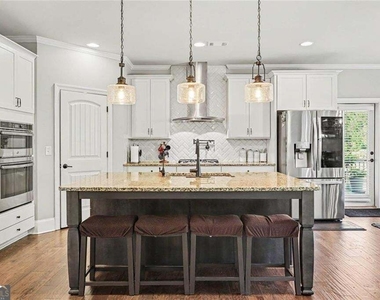 9035 Sunbury Place - Photo Thumbnail 16
