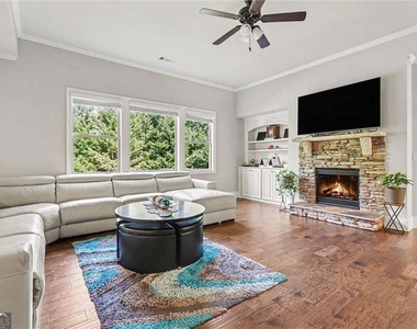 9035 Sunbury Place - Photo Thumbnail 9