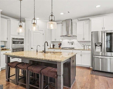 9035 Sunbury Place - Photo Thumbnail 13